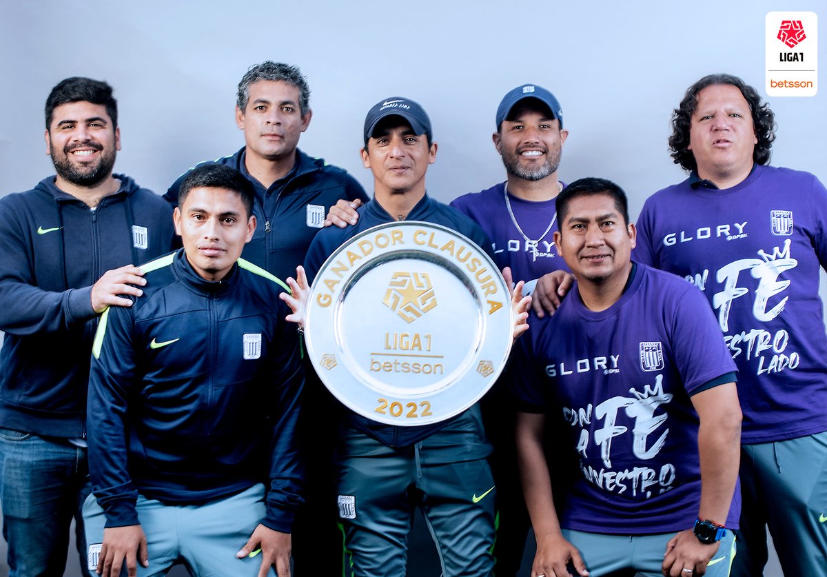 Liga1TeApuesto's tweet photo. 𝘾𝙊𝙍𝘼𝙕Ó𝙉 𝙋𝘼𝙍𝘼 𝙂𝘼𝙉𝘼𝙍  🎶

Te dejamos las mejores fotos de la sesión de @ClubALoficial ganador de la #Liga1Betsson Clausura. 

¿Podrá el equipo blanquiazul proclamarse bicampeón nacional? 🏆 https://t.co/Ey4KeDhVyK