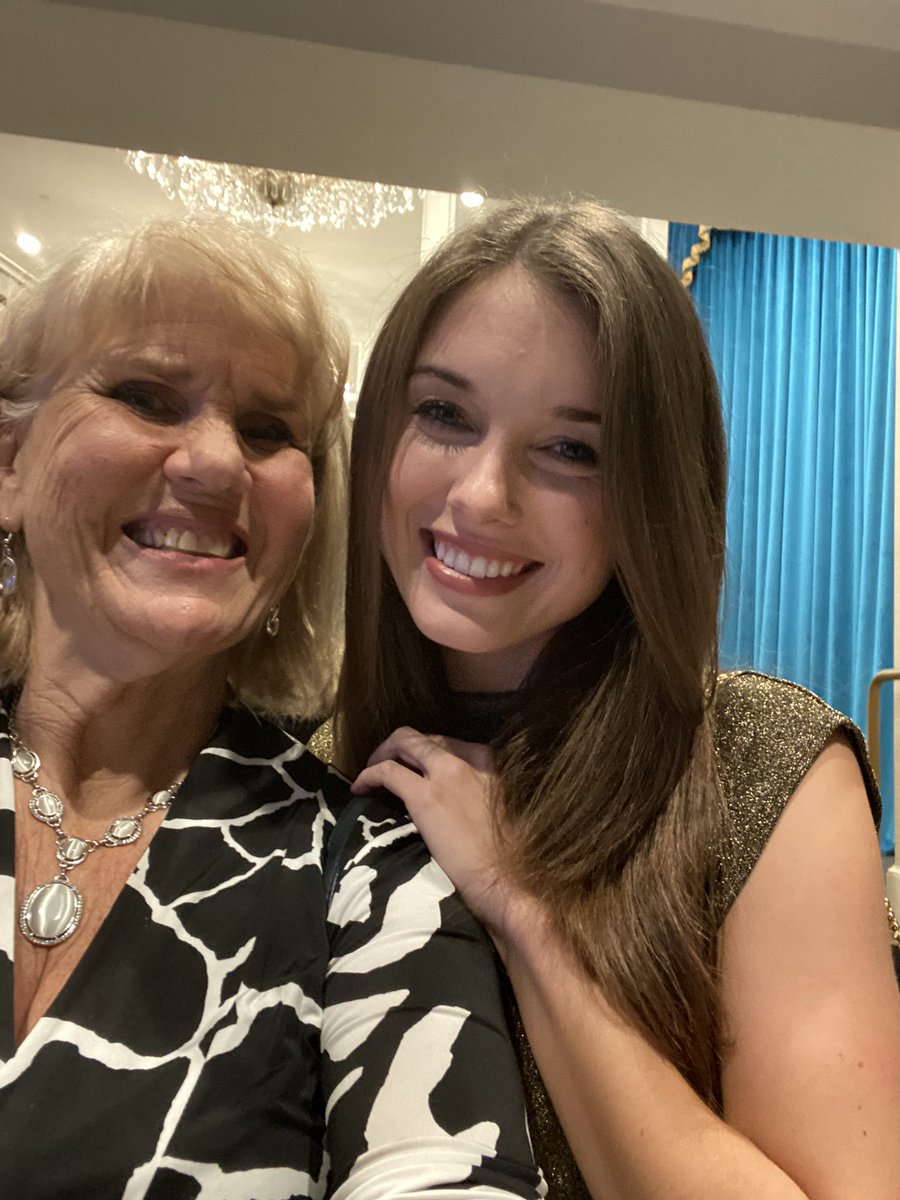 Suzanne_TN's tweet photo. @katey_macmullen  it was a pleasure seeing you again at Graceland. I hope to see you again someday. You are one of the sweetest people I have ever met!! https://t.co/JXH7zxeLbZ