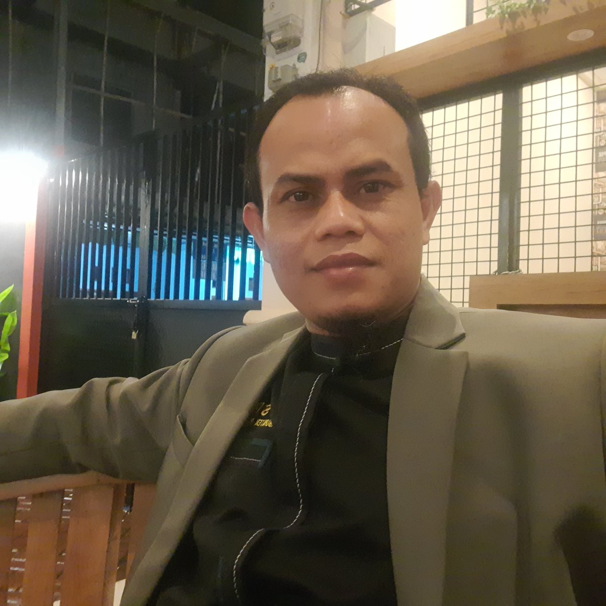 " Satu hal yang membuat kita kuat adalah komitmen kita sendiri menjalankan hidup fana di dunia ini dengan terus berbekal diri untuk hidup abadi di akhirat nanti. "

Majelis Utama Kenadziran Wakaf (MAUKIF)
MPP MADEENAH INDONESIA
Kampung Santri #kampungsantrimadeenah

Ayah Uung