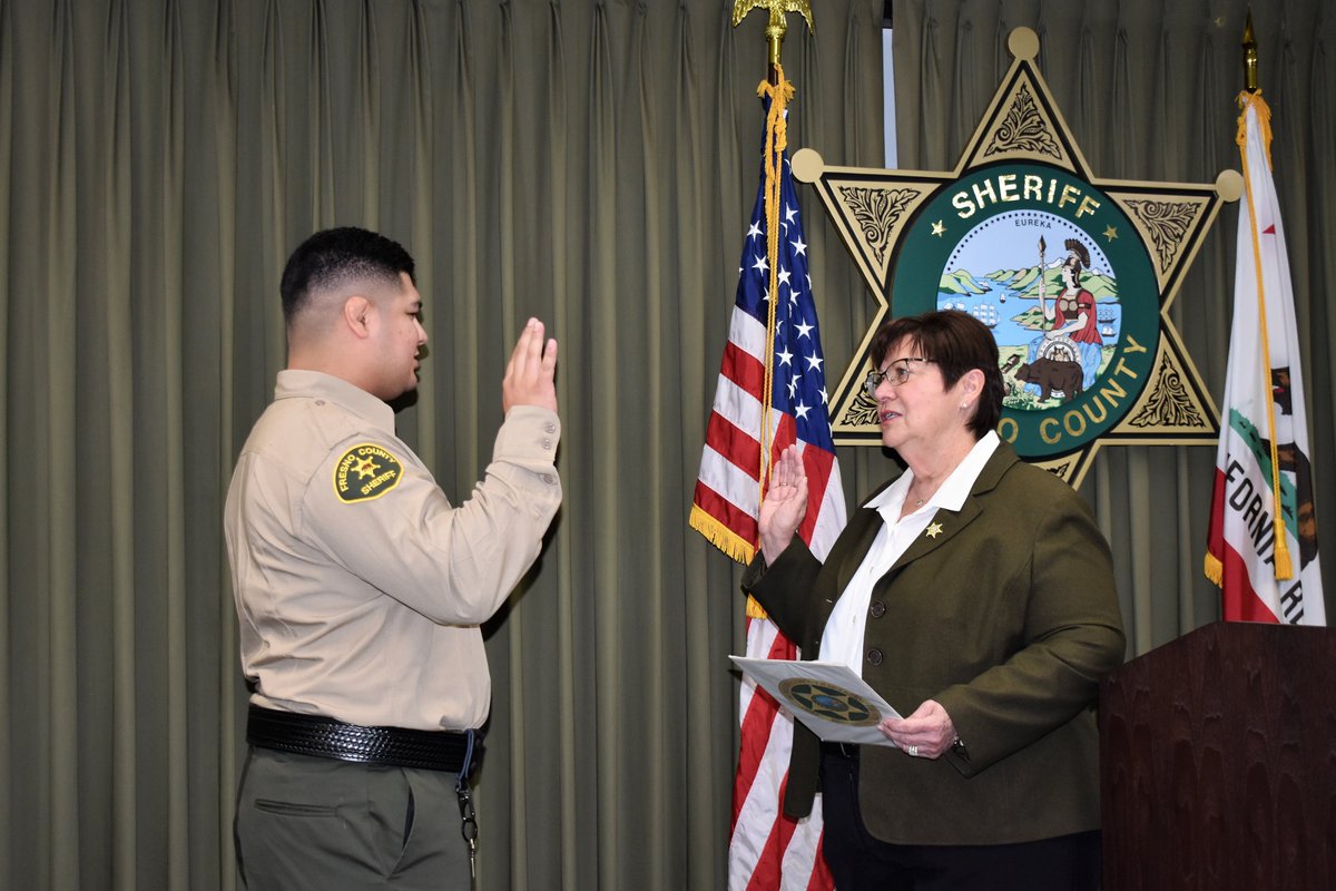 FresnoSheriff's tweet image. Continuing a Family Legacy in Law Enforcement

@MargaretMims is proud to swear in Aaron Mora as a new correctional officer.  Aaron is the son of former @FresnoSheriff Detective Jose Mora.  Jose passed away in the line of duty in 2020.