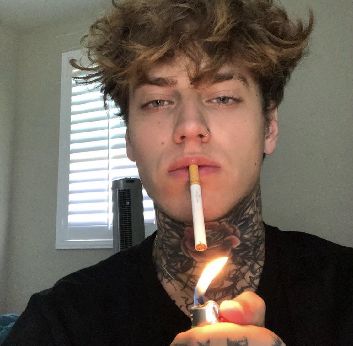 oh girl your silhouette 
    make me wanna light a cigarette.