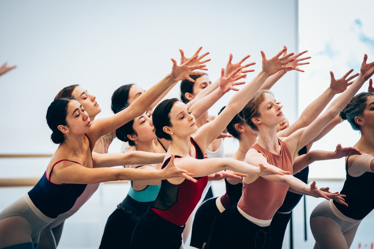 Happy #WorldBalletDay! Tune in from 11am AEDT to see morning class, rehearsals, and other behind the scenes content LIVE from our Melbourne studios: bit.ly/3fqCo8x

Photo: Kate Longley