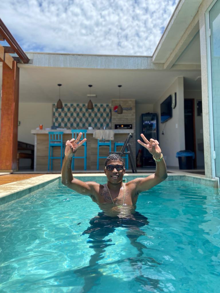 Dj_2d_do_bf's tweet photo. As vezes tá tudo difícil e eu sigo tranquilão 🍃😉 https://t.co/njzeZT41dl