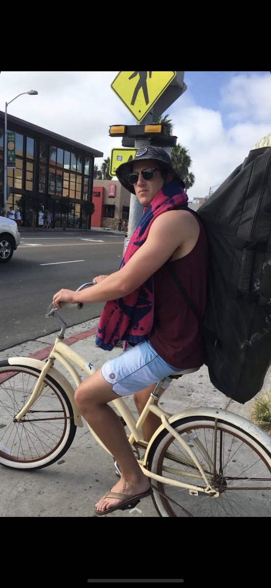 jake_emet's tweet photo. This may be the hardest picture ever taken https://t.co/jXAQE0gvUL