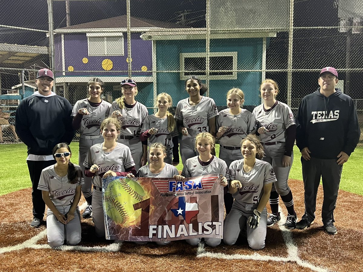 SoftballTwelve's tweet photo. 14U CS Maroon #blingearned after a hard fought weekend in Galveston.   Congratulations! 

#TwelveLife https://t.co/BEFWKz5M0p