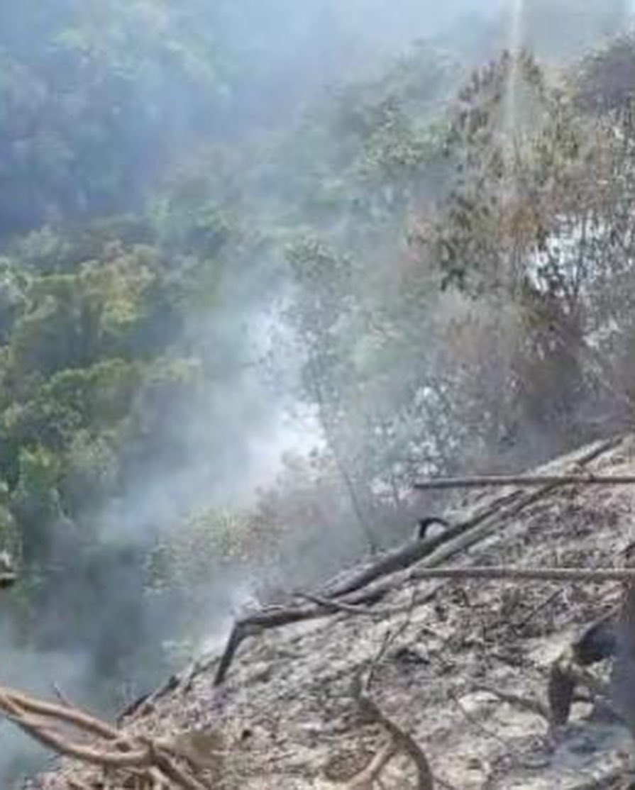 bomberoslosbanc's tweet photo. Nos encontramos combatiendo el incendio, se seguirá informando. https://t.co/thhe8rSLvF