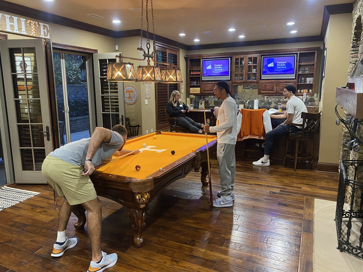 AD_DannyWhite's tweet photo. Enjoyed having the winter sports kick off their seasons at the house this evening! Let’s go chase some championships! #GBO🍊 https://t.co/WI0QRhWPXG