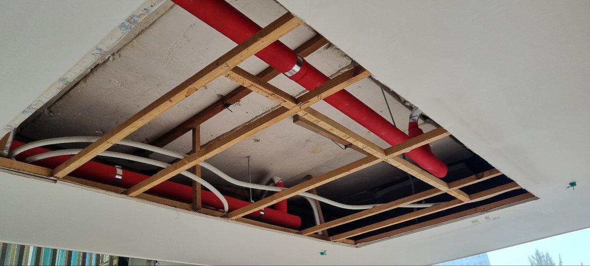 [노유자시설 화재안전성능보강 공사]
어린이집과 경로당에 화재안전성능보강 공사를 진행중입니다🙂 왼쪽에 설치된 기계는 간이스프링클러구요 오른쪽은 천장속에 소방배관이 설치된 모습입니다~!😮😀