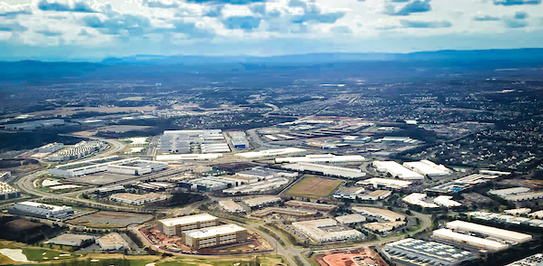 Battlefields's tweet photo. Prince William has 35 data centers, covering 6 million sq. ft, with another 5.4 million sq. ft under development inside & outside the overlay district. The proposal would bring about the largest land-use change in decades. #ManassasDataCenters #SaveManassas
*Loudoun Co. pictured https://t.co/fFMk306V50