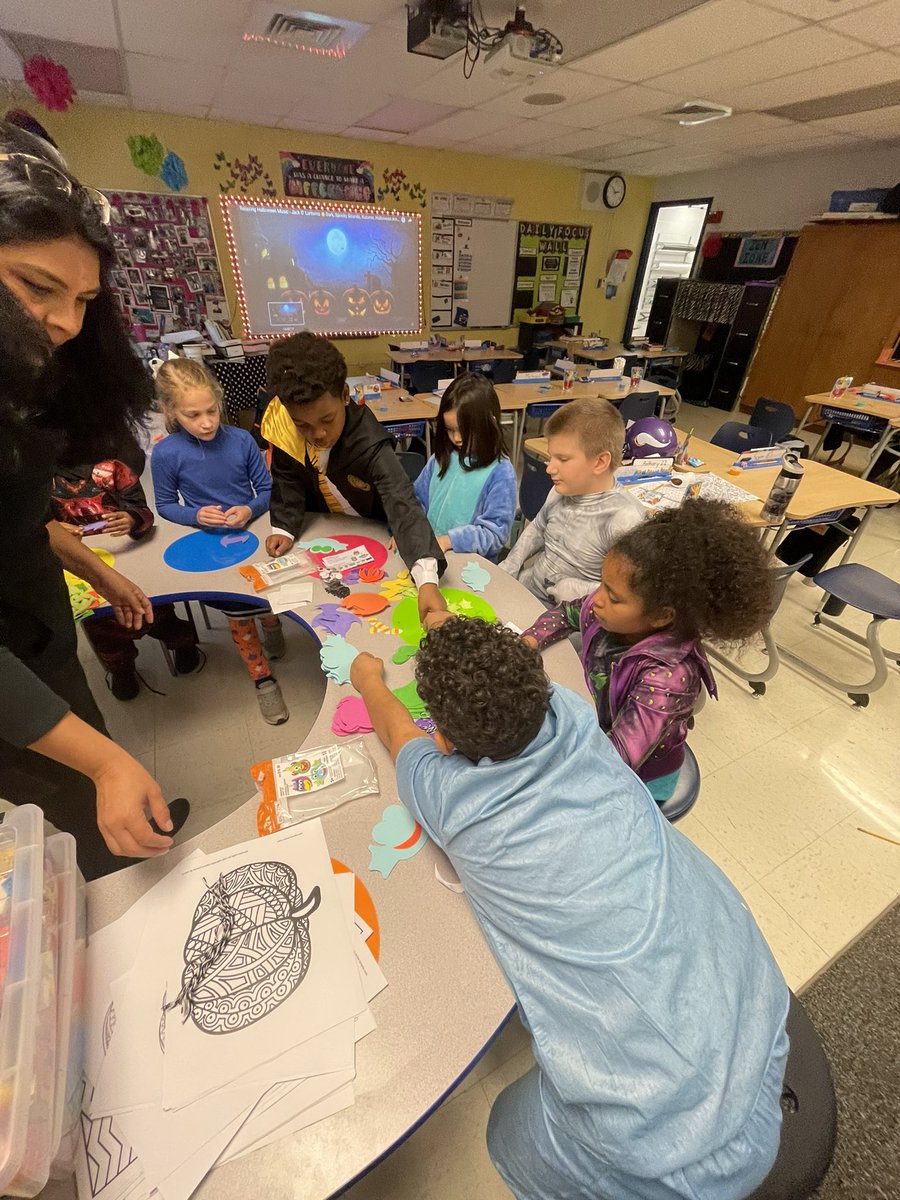 Mrs. Stavros tweet media