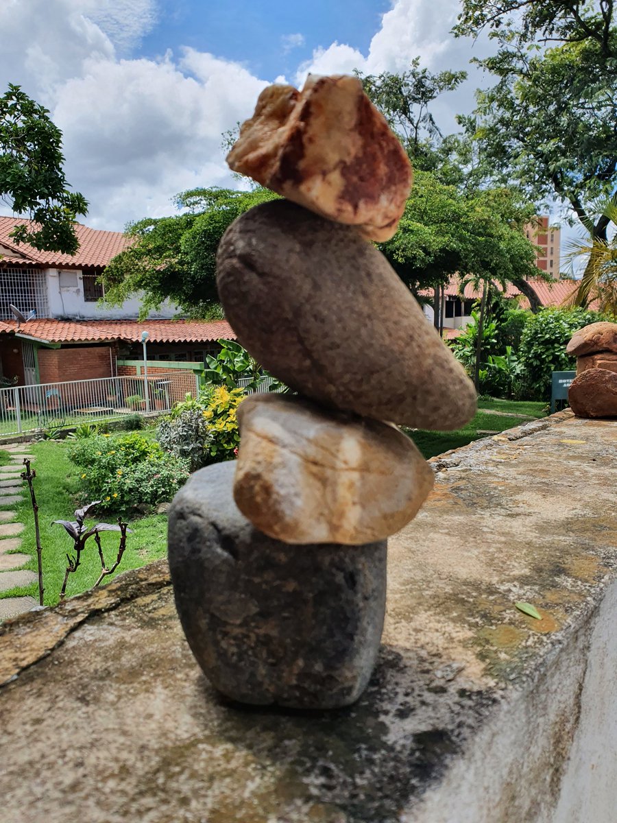 soniagracielah1's tweet photo. Chiquitín soy. Amo las alturas.
#balancederocas
#balancedrocks #contemplation #beautiful
#rockbalance #rocks #meditation #concentration #nature #goodnight #GoodNightTwitterWorld #balance #calm #meditation #balancedrocks #stonestack #Zen #frontgarden #lockdownart #RockBalancing https://t.co/eH30PywR1s