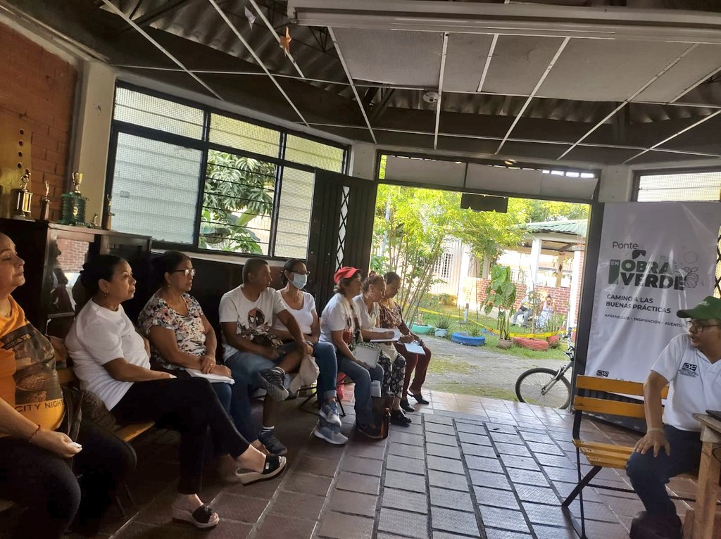 vallenpaz's tweet photo. Nos tomamos la Comuna 8 en el 
barrio Villacolombia y los pusimos #EnObraVerde por las buenas prácticas ambientales en la ciudad. Con una jornada de aprendizaje sobre 
huertas caseras y  mercados verdes, fomentando iniciativas sostenibles en los caleños. https://t.co/CLERDmpa2M
