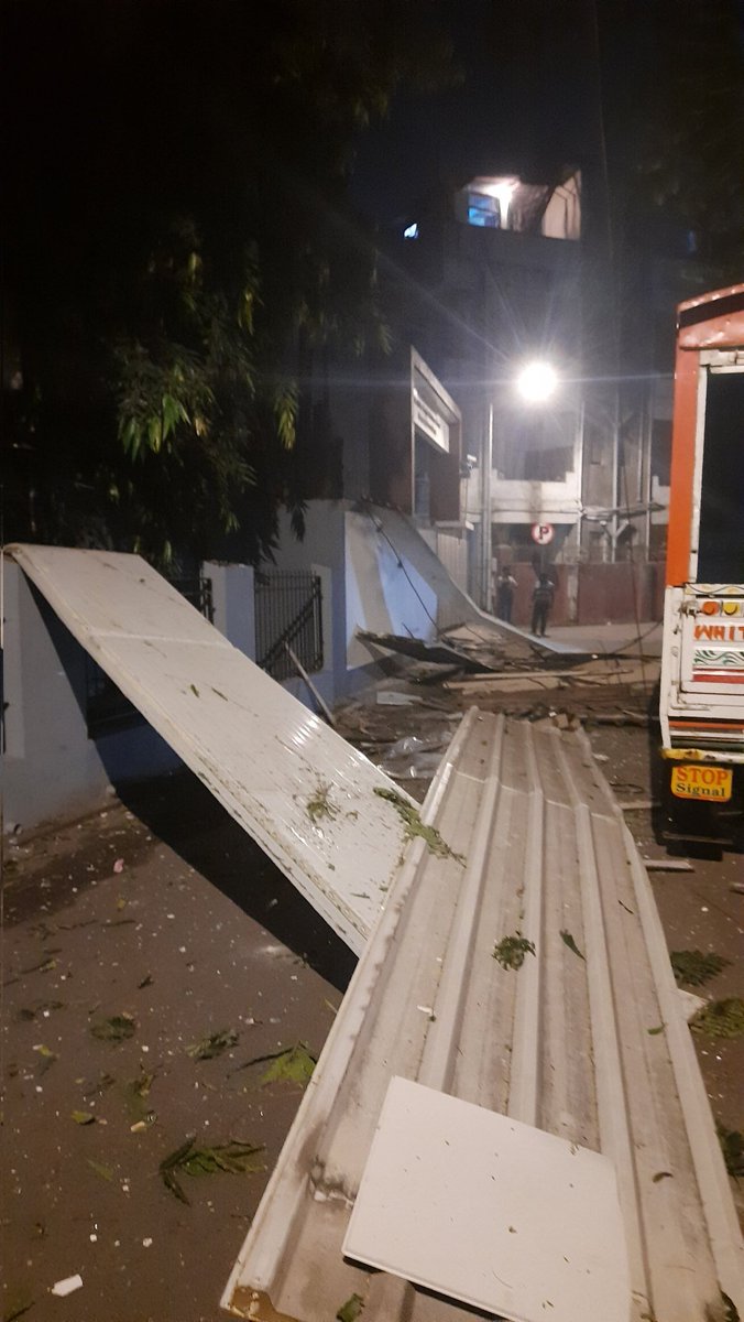 pradhankaran86's tweet photo. At 5 am today morning, Explosion blows off the roof of the new Chabildas CBSE school. Atleast 2 men injured.
Roof falls on to the street.  Mumbai police take 15 minutes,  fire brigade takes 30 minutes to respond. 
@mumbaimatterz @Mumbaikhabar9 @mayor_mumbai @mybmc @mybmcWardGN https://t.co/sMW7g4zEgu