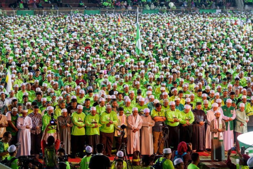 titm_official's tweet photo. Masa ini kita semua sedang diuji dalam perjuangan. Waktu ribut tengah kuat, ikat tali keledar, duduk di tempat masing-masing, dengar dan ikut arahan. https://t.co/aiOGZ02TV5