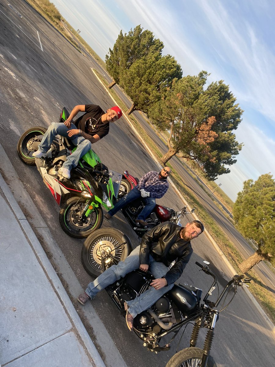 guerreroalbert0's tweet photo. Sundays ride 💯 https://t.co/FK8xDtYZjx