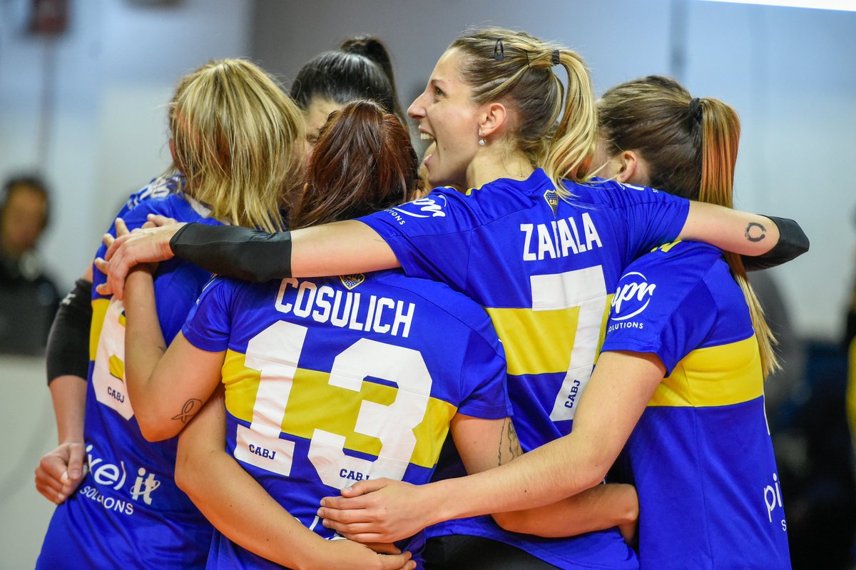 BocaVoley's tweet photo. #DHF 🏐

5⃣ ° set |  #Boca 15 (2) - River 12 (2)

¡BOOOCAAAA A LA FINAAAAL! El xeneize logró remontar el parcial y quedarse con el partido por 3-1.

#VamosGuerreras 🙌🏐 
#DaleBoca 🔵🟡🔵 https://t.co/cRFI9qEkSy