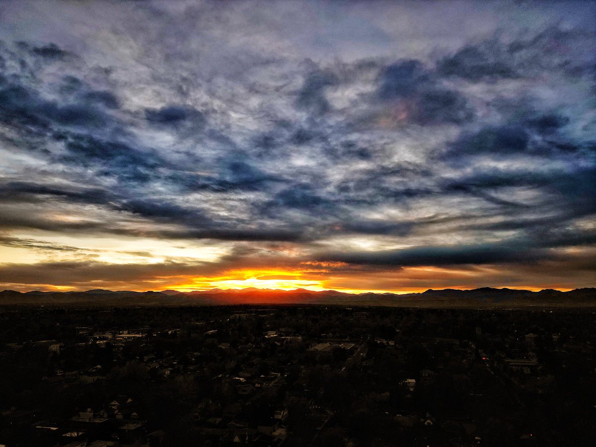 3oh3paromero's tweet photo. First #November2022 #SunsetPicture #COwx https://t.co/A2OP83mqeB