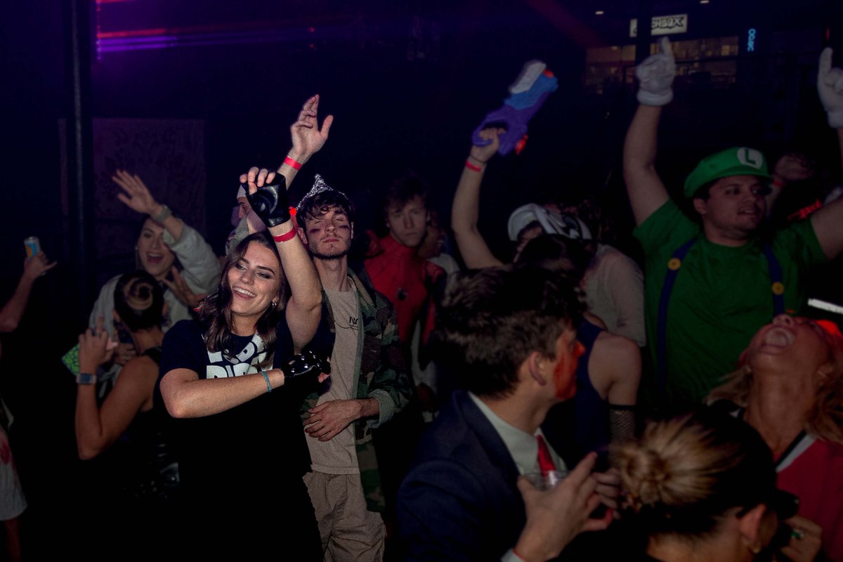 beauxartslex's tweet photo. Name a better way to spend your Halloween weekend than at Ball of Horror 🦇 with some Wildcats, Doodlebob, and Luigi 🎃

Thank you to all of YOU who came to get your spooky groove on 🧛‍♂️

More to come 🎡
BAF with us!

#BeauxArts #Lexington  #halloween #party #Clubhouselex https://t.co/WyhiOahs5k