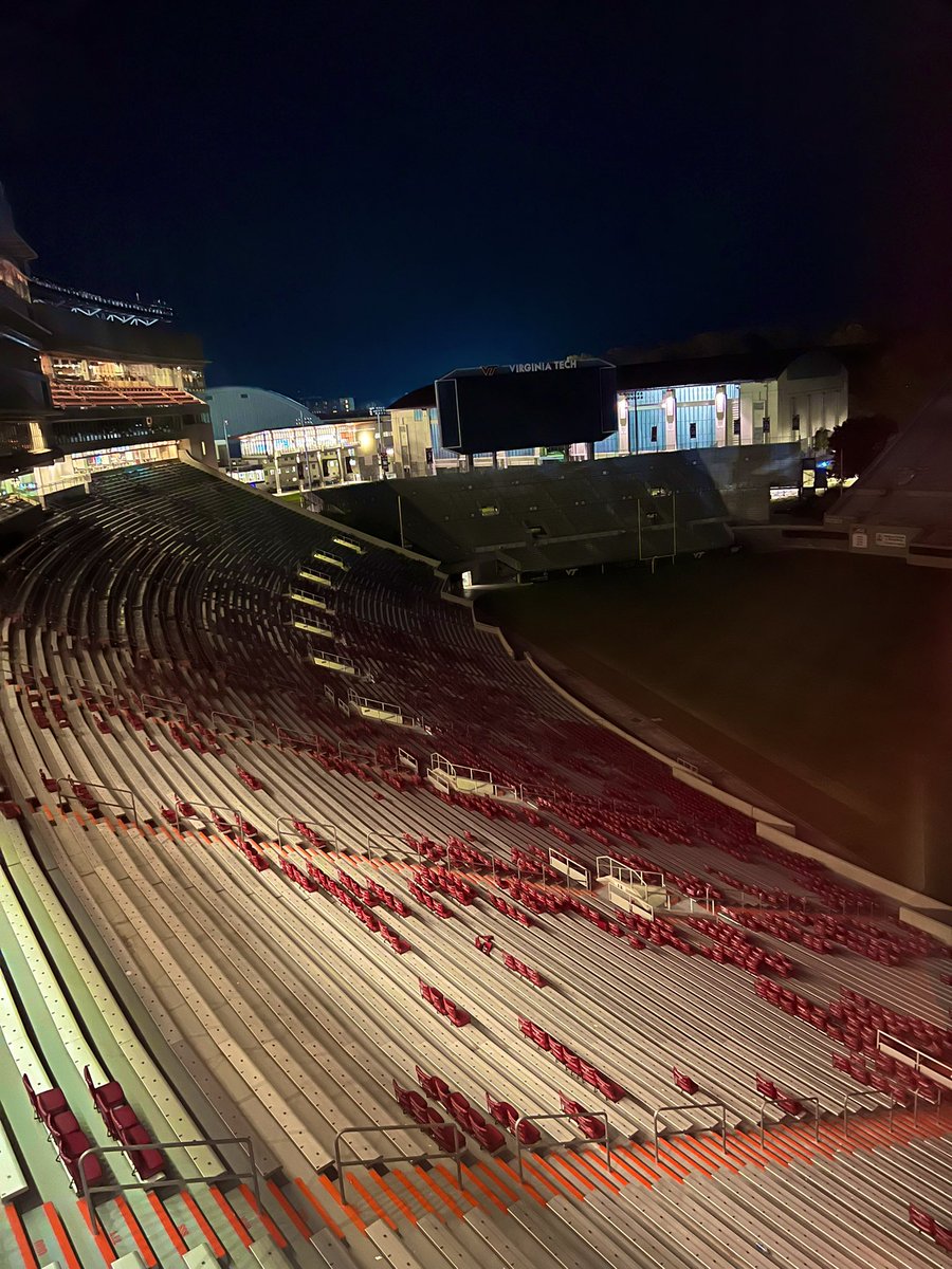 My teammate SOPH &amp; I working on some HW right in front of beautiful Lane 😸🥰🙌✨ #LaneStadium 🏠‼️