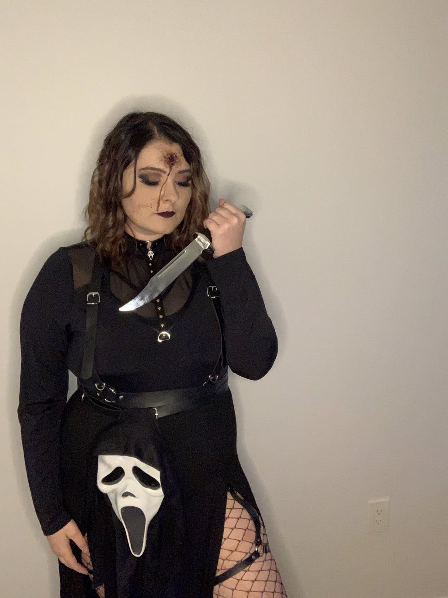 chasinghappy87's tweet photo. ⚠️FAKE BLOOD AND KNIFE⚠️ Already missing spooky season 😭 This years costume was my fave 🥺#sfxmakeup #ghostface #scream #ScreamMovie https://t.co/P4SNinsvLm