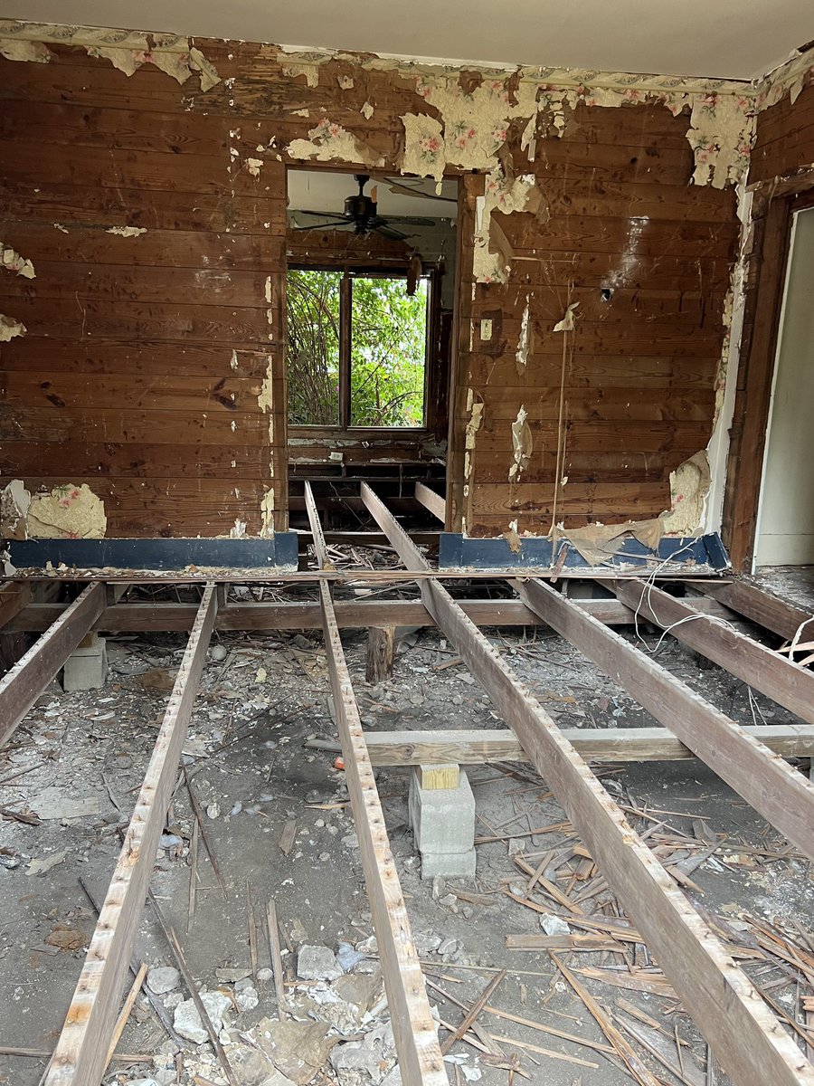 RWDConstruction's tweet photo. Entire Home Demolition and Shingle Removal⚒⏳

We do it all!!!

#RunninWithDetails 🤩 https://t.co/wCl1Jnb2bX