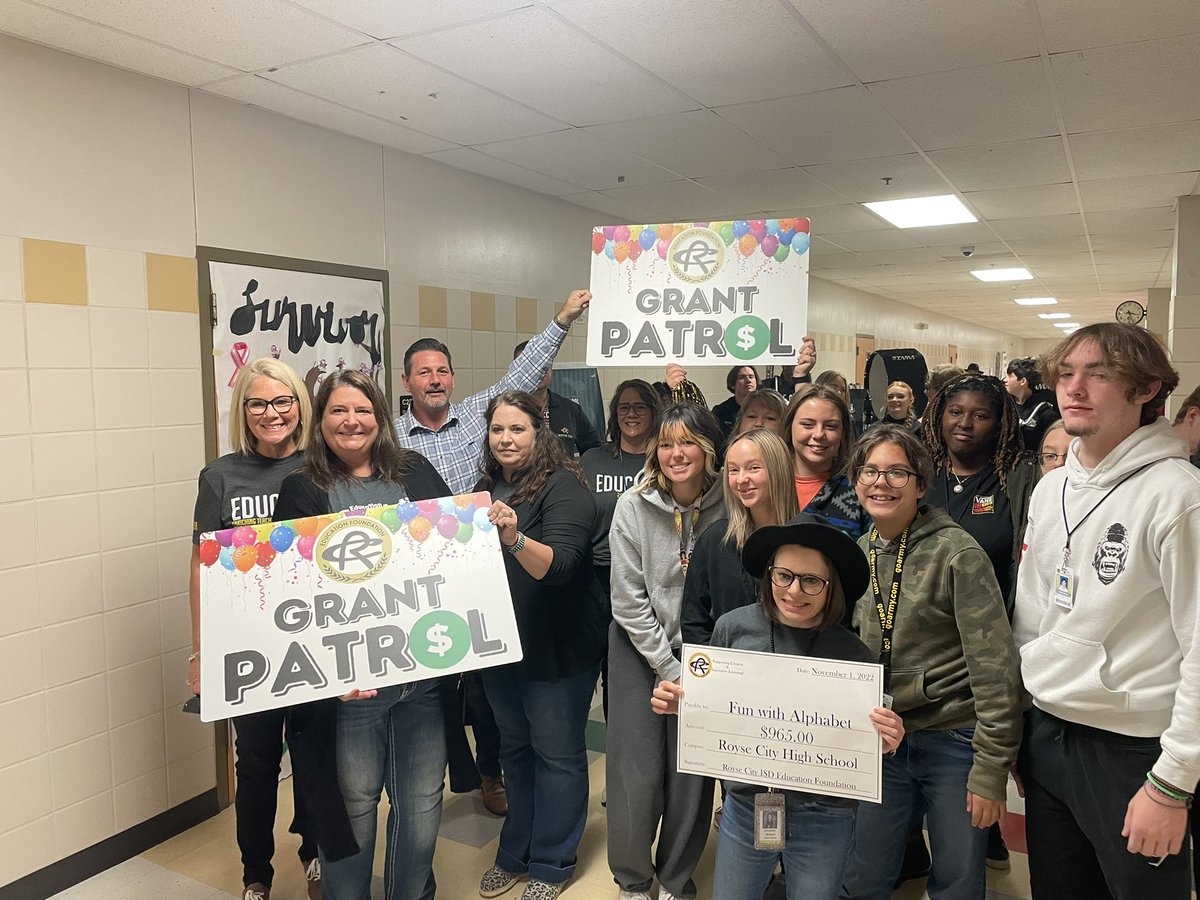 RoyseCityHS's tweet image. @RCISDFoundation Grant Patrol surprised our teachers today! Thank you for giving back to our students! #RCISDJOY #LetsGrowTogether #RCISDfoundationnation