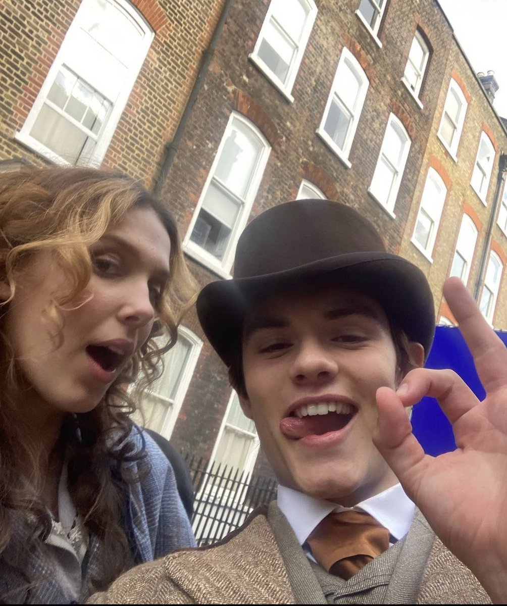 EnolaBrasil's tweet photo. A MILLIE E O LOUIS SÃO TÃO 🥺🤏🏻 https://t.co/0qC7qCl58K