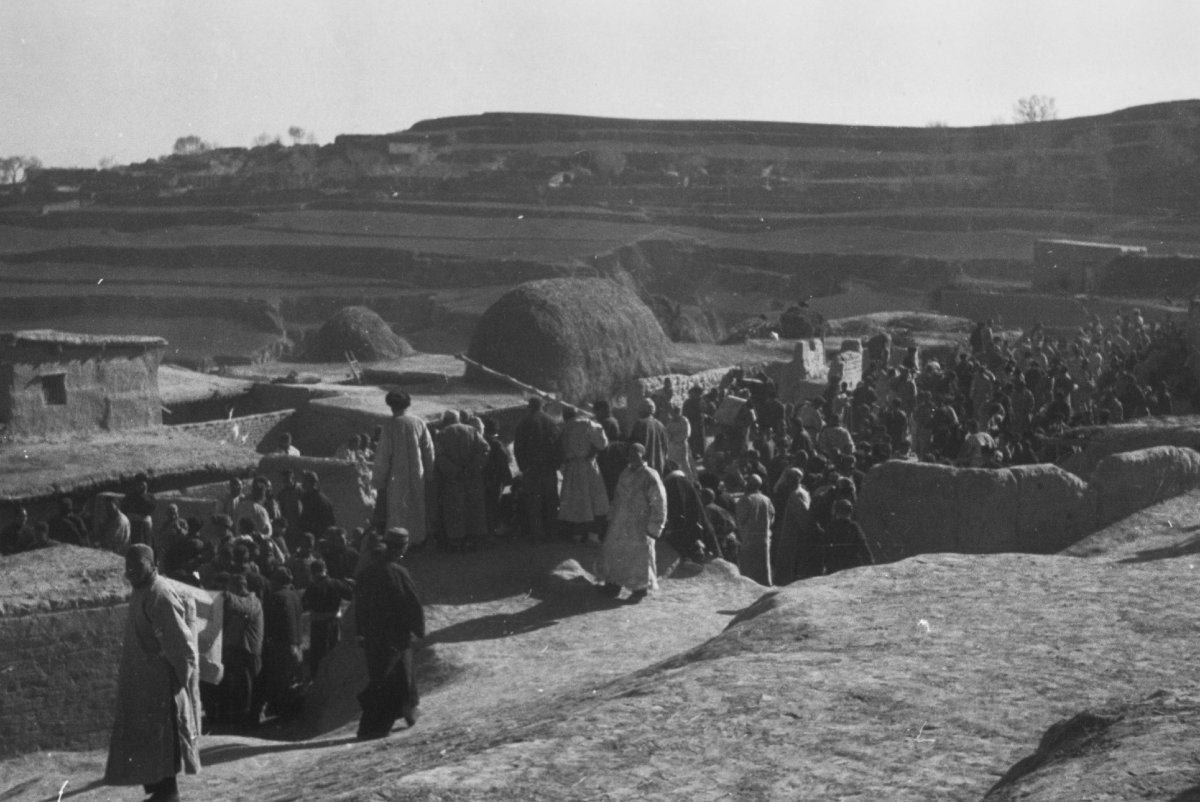 Dongxiang County, Gansu, North-West China (1934):

1. Christian Missionary conversing with a Dongxiang Muslim.

2. A Muslim market on the road, Christian Missionary distributes printed Christian material among Muslims.
