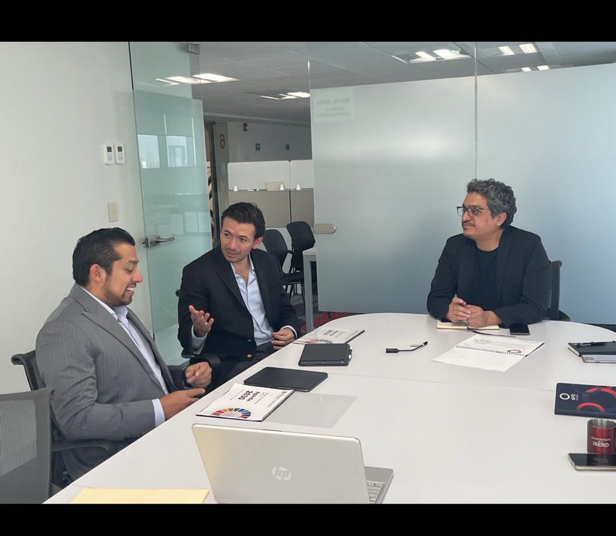 andressotovelaz's tweet photo. Con motivo de implementar los trabajos de la #Agenda2030 en hidalgo, nos reunimos con @alfgonzalezr y su equipo. El Secretario de @PlaneacionHgo @mtellov, acordó trabajar de la mano con la Sria de @SE_mx y el @GobiernoMX. Cómo lo instruye nuestro Gdor. @juliomenchaca_ https://t.co/0FckLz6Cve