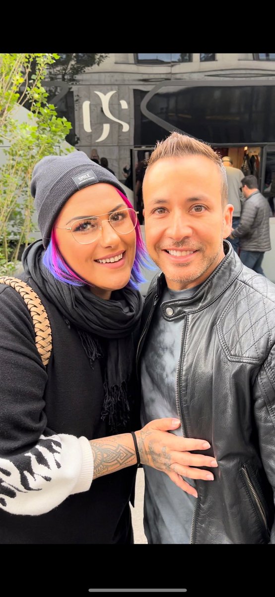 LadyKitty22x's tweet photo. @howied , love this picture, you are such a sweet heart 💜 thank you for your time🫶🏻 we appreciate it🫶🏻💜 pls come back soon to germany we are always missing you #BackstreetBoys #howiedorough #bsbdna #munich https://t.co/1vNaF8UDi4