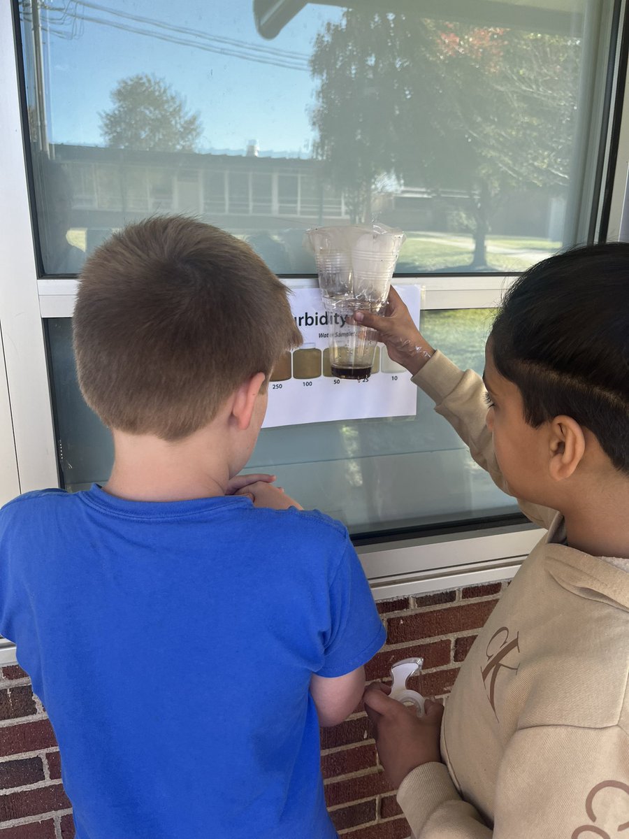 Teachnmomma's tweet photo. Fourth graders @PinchbeckESRays built water purifiers to clean their very dirty water. They even checked the turbidity! #STEAM @HCPS_Innovates @HenricoScience #authenticandconnected https://t.co/ahjsIXAWro