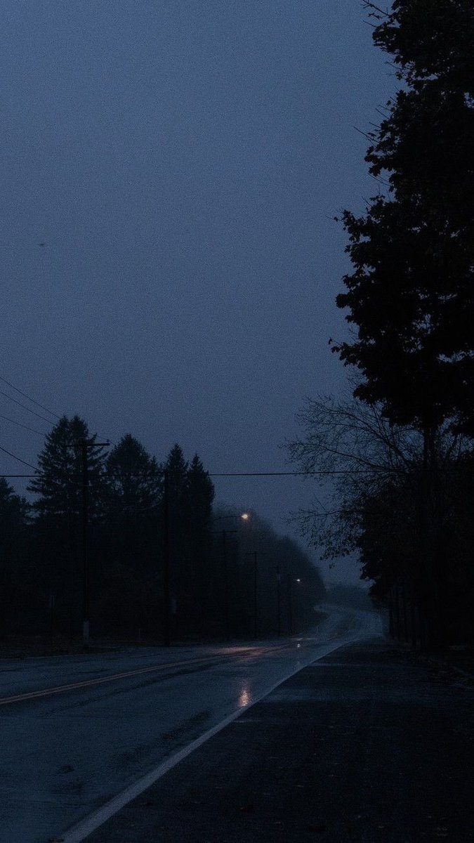 glazjack's tweet photo. grey skies https://t.co/fBOIU7NpaF
