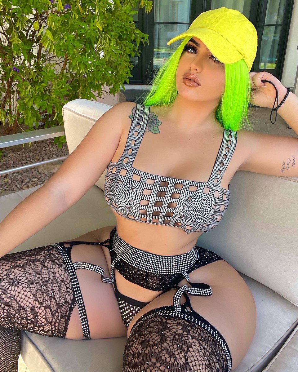 Let’s chat baby tap the link in my bio 💚😘
