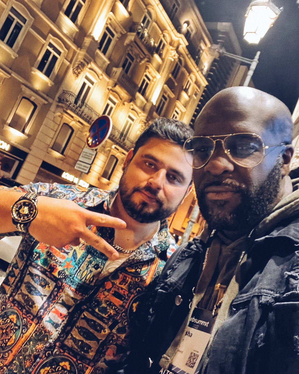 kaysha's tweet image. Chillin' with my boy @Ugonzo_art in Lisboa #psychokitties @PsychoKittiesOG 😽😽😽