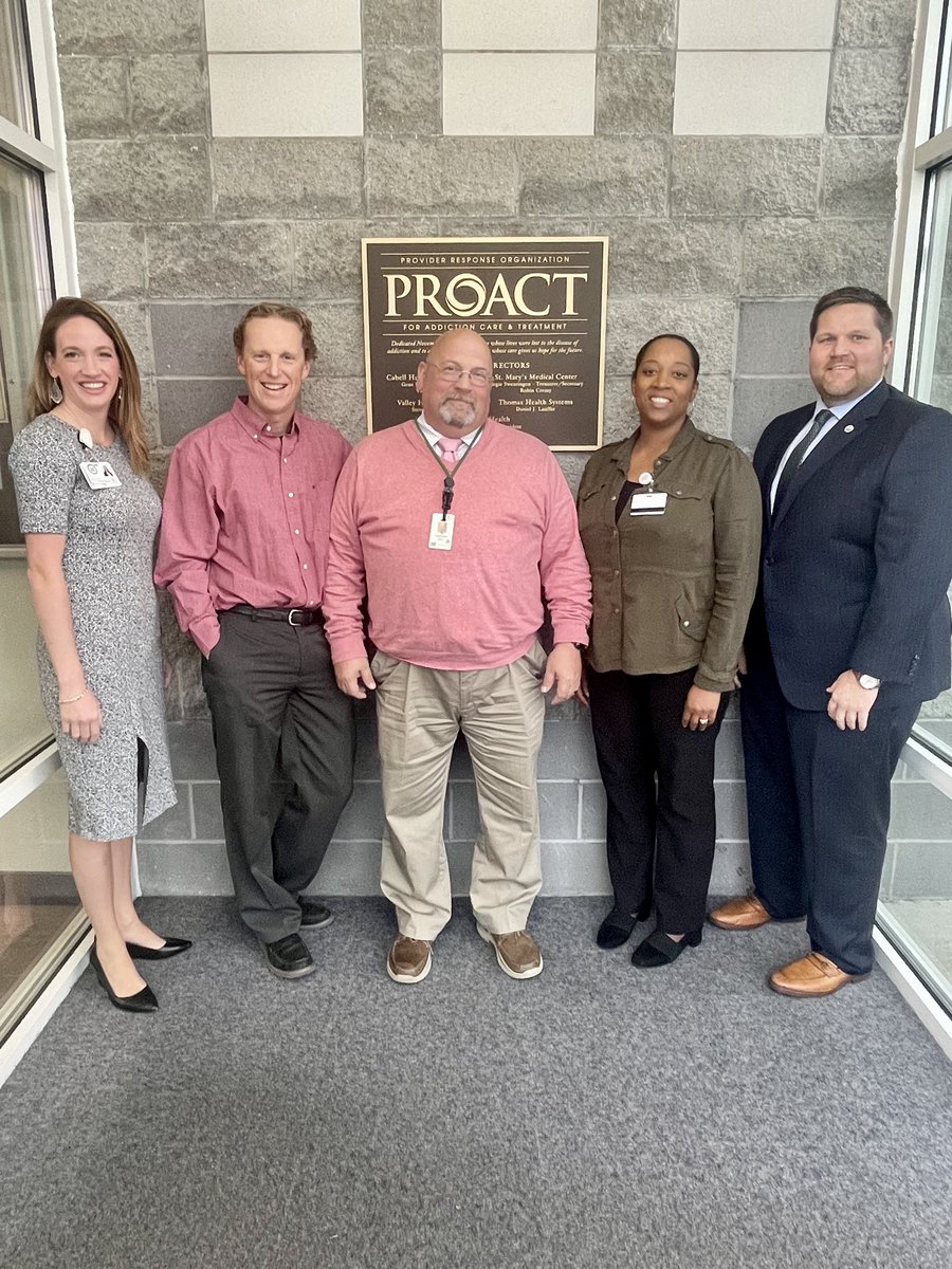 MUSOMWV's tweet photo. State Director @RyanThornWV of @RD_WestVirginia visited @marshall_health and @MUSOMWV today to learn more about our new rural surgery residency in #LoganCounty, the Center for #RuralHealth and Division of Addiction Sciences which stands up programs like #PROACTWV. https://t.co/EVFStSSTiG