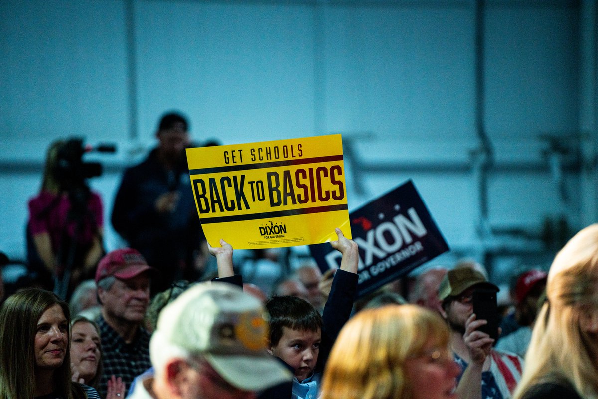 Traverse City is fired up for November 8th! We will support our police, get our schools back to teaching the basics of reading, writing, and math, and let businesses grow in our state. #VoteDixon