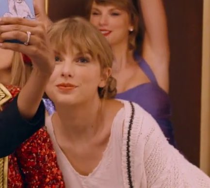 taylorsfilm's tweet photo. folklore era radiates comfort idk what to tell you https://t.co/6ata7qZ8lt