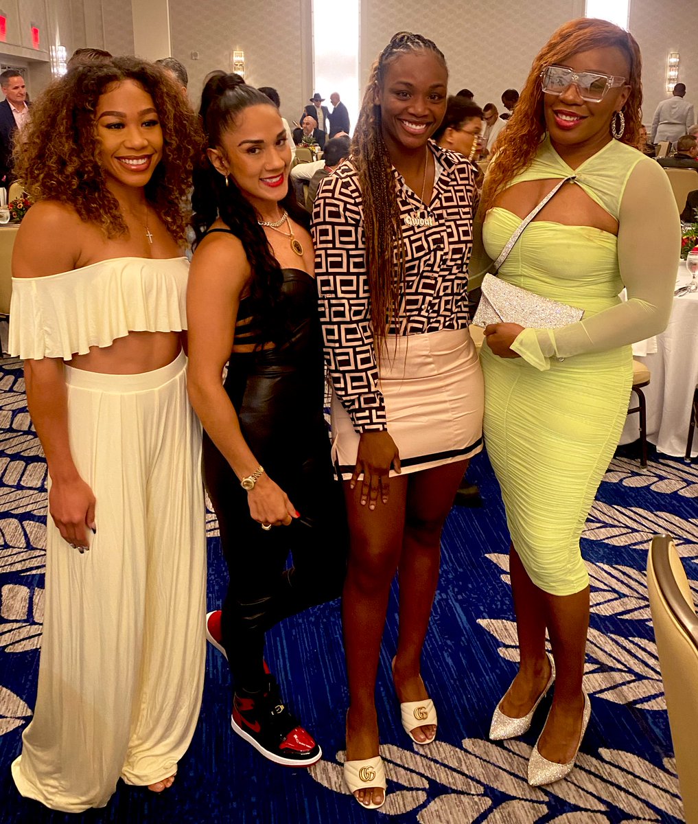 Serranosisters's tweet photo. Wow every time I look at this picture it fills my heart. To think just a little over a yr ago us women weren’t taken seriously or given a chance &amp; here I am standing next to some real Trail Blazers. These women are truly Amazing &amp; never took No for an answer. We’re all Blessed 🙏 https://t.co/qPVdwY4bB4