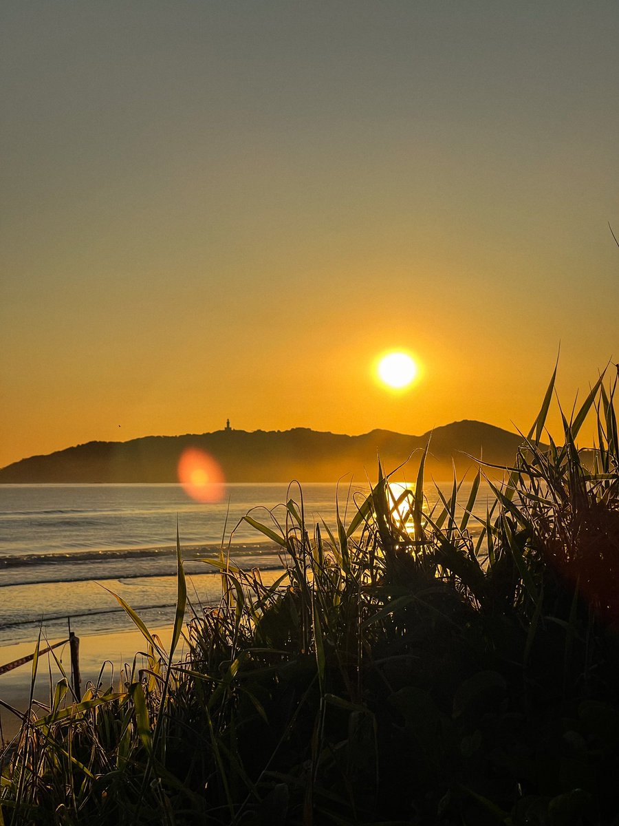 im__jdc's tweet photo. Good morning

#SunriseOrange #beachvibes #byron #ocean https://t.co/Pa9vDaRSII