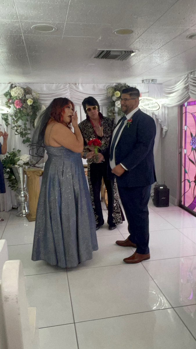 violetcovee's tweet photo. INTRODUCING MR &amp; MRS SALDANA 10.31.2022 💍👰🏽‍♀️🤵🏽💕 https://t.co/ynUmF3vyLi