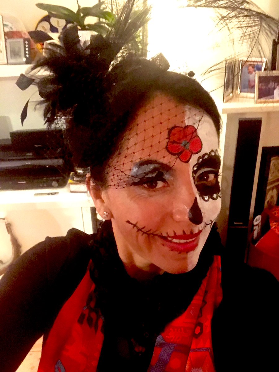 angiefuentes133's tweet photo. Proud of my Mexican roots and traditions #DiaDeLosMuertos #catrina
Orgullosa de mis raíces y tradiciones Mexicana
#dayofthedead2022 #CatrinaMakeUpChallenge #catrinastyle #proudmexican #mexicana #catrinastyle #proudmexican https://t.co/Lhi5wpwNVZ