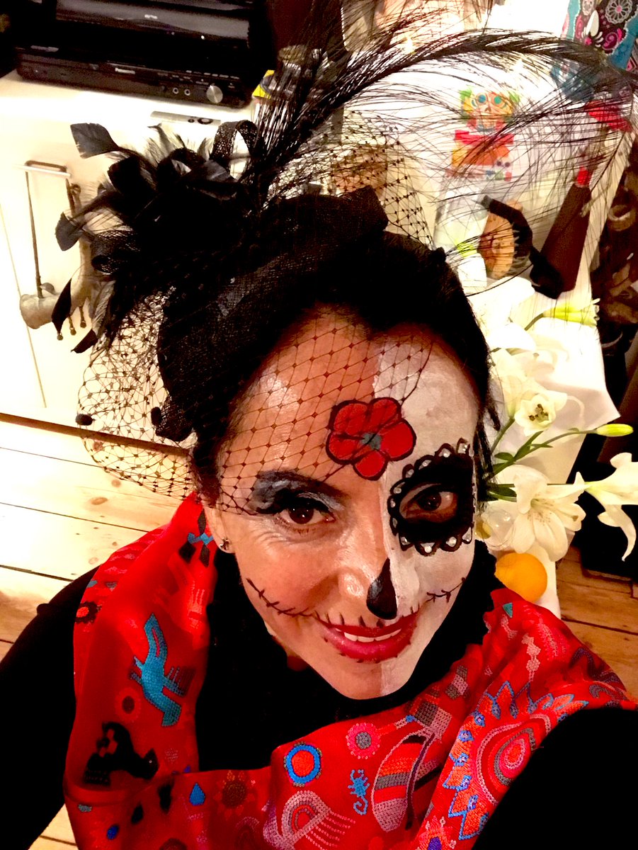 angiefuentes133's tweet photo. Proud of my Mexican roots and traditions #DiaDeLosMuertos #catrina
Orgullosa de mis raíces y tradiciones Mexicana
#dayofthedead2022 #CatrinaMakeUpChallenge #catrinastyle #proudmexican #mexicana #catrinastyle #proudmexican https://t.co/Lhi5wpwNVZ