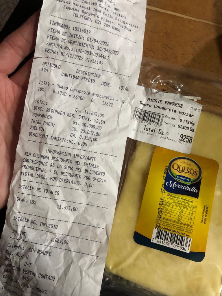 BellSaavedra's tweet photo. No le tome importancia pero luego recapacité y pensé que no deberíamos dejar pasar por algo este tipo de cosas. Fui a a @Biggieexpress24 Capiata para comprar un paquete de queso para mi cena y cuando llegue a la caja me cobraron un precio que no era el que establecía el producto. https://t.co/RuZ9yjk931