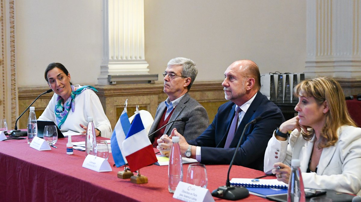ErikaGonnet's tweet photo. Junto al gobernador @omarperotti nos reunimos con directivos de la Agencia Francesa para el Desarrollo (@AFD_es), con quienes analizamos los detalles para la concreción del proyecto de obras para la acción climática. https://t.co/zyYUVdk8xY