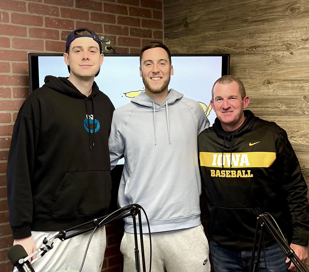 New pod is out with @uibaseball Associate Head Coach, Marty Sutherland! He is a great coach and man, click on that link in our bio, Run It 🆙