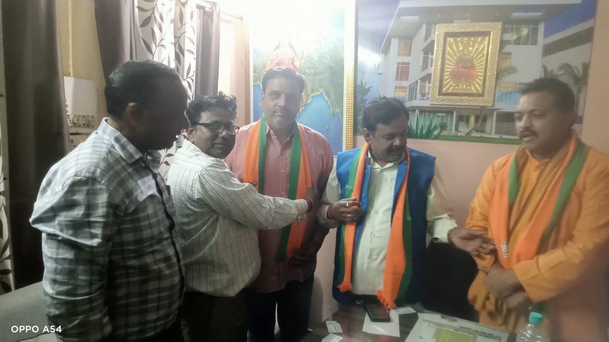 amitbidhuribjp's tweet photo. सेवा ही विचार
नहीं खोखले प्रचार
 कल सभी खंड प्रमुखों एवं बूथ अध्यक्षों के साथ मदनपुर खादर वेस्ट मण्डल में ओखला विधानसभा में हर घर भाजपा अभियान के तहत झंडा लगाया और पंपलेट वितरित किये  प्रधानमंत्री नरेंद्र मोदी जी की नीतियों को हर घर तक पहुंचाने के लिए हम लगातार प्रतिबद्ध है। https://t.co/RT4bsPos3E