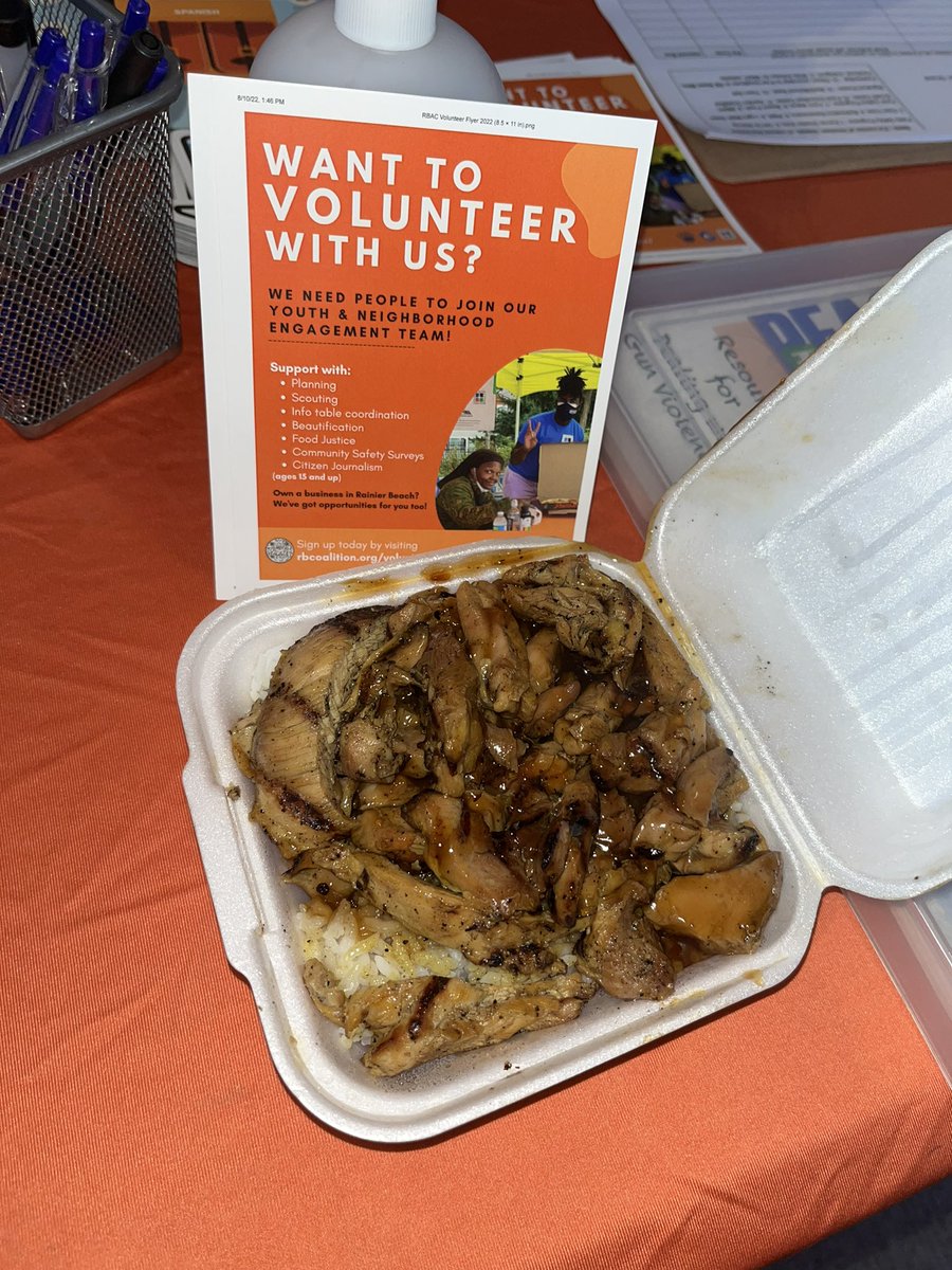 fn_AdenMengistu's tweet photo. We out here giving our resources and some amazing food to keep your belly warm, come through at rose st from 4:30-7pm #RBAC #CORNERGREETER https://t.co/001KfFIaAD