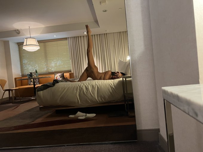 Hotel room acrobatics https://t.co/EpEVcWgRxy https://t.co/gLAxWi4gyV