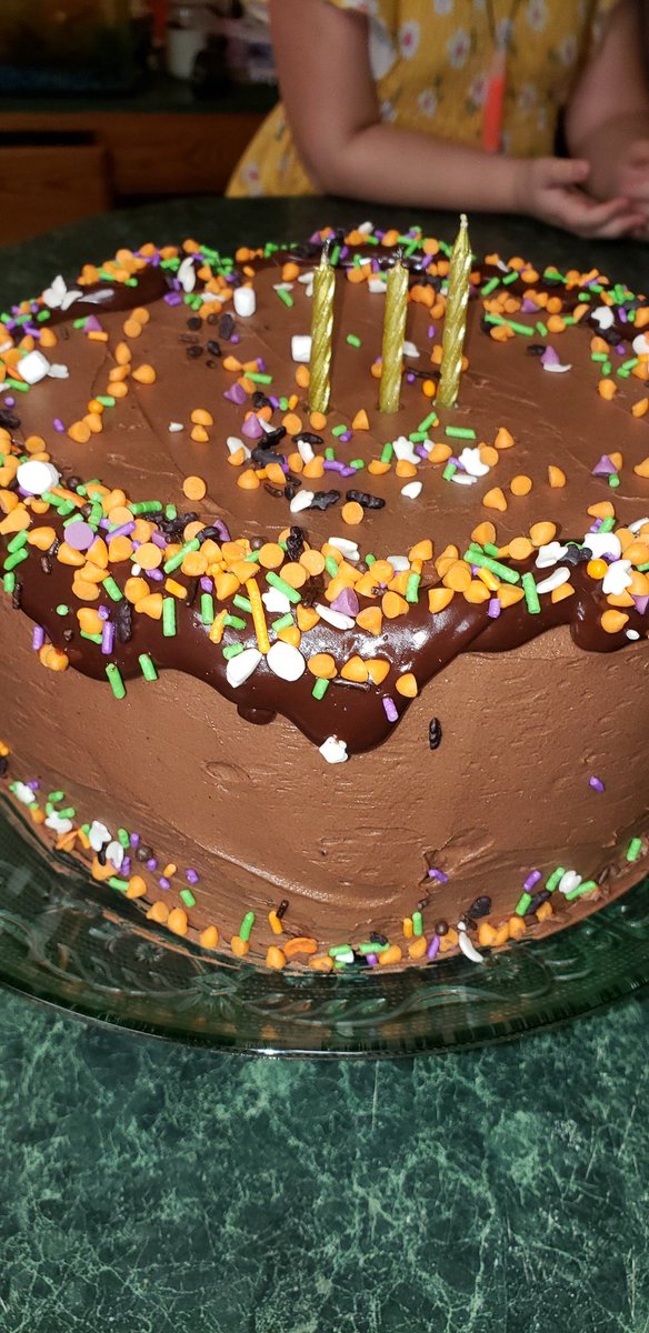 plumpiehermie's tweet photo. I'm a day late, but I made this cake for my brothers birthday and #HalloweenBakingChampionship It's a chocolate stout cake. So rich and delicious. https://t.co/VAoHFAAJ9E