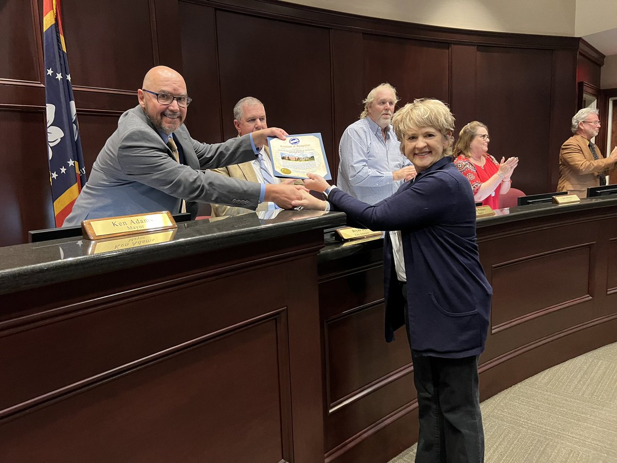 OBMSQuistors's tweet photo. Our 7th and 8th grade honor band was recognized at the City of Olive Branch Board of Alderman meeting tonight! Way to go, Mrs. Green! Next up, Natchez! #obpride #theplacetOBe https://t.co/GhJtRgWEVM